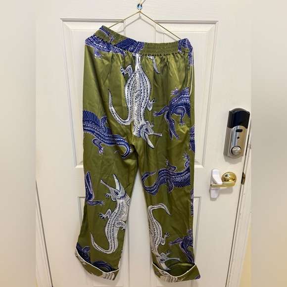 NOLI YOGA-Noiri Dragon Print Pajama Set NWT Olive Green Satin Top & Pants Size M - Picture 11 of 12